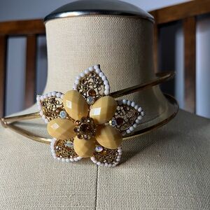 Bebe headpiece flower with rhinestones, double gold band